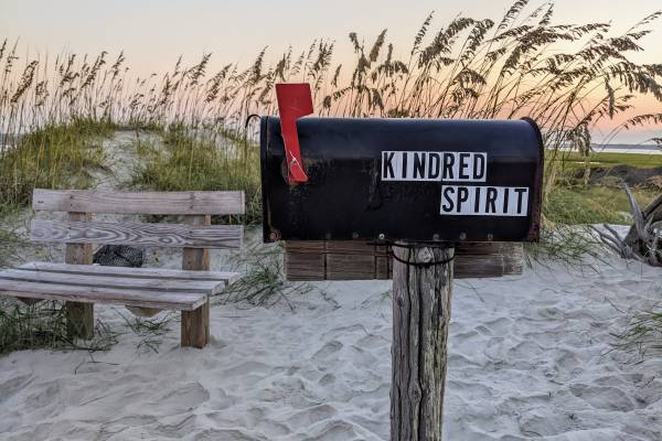 kindred-spirit-mailbox