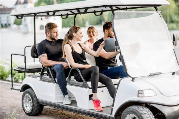 friends-golf-cart