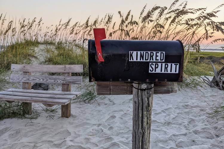 kindred-spirit-mailbox