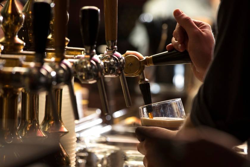 pouring beer at Irish Puv